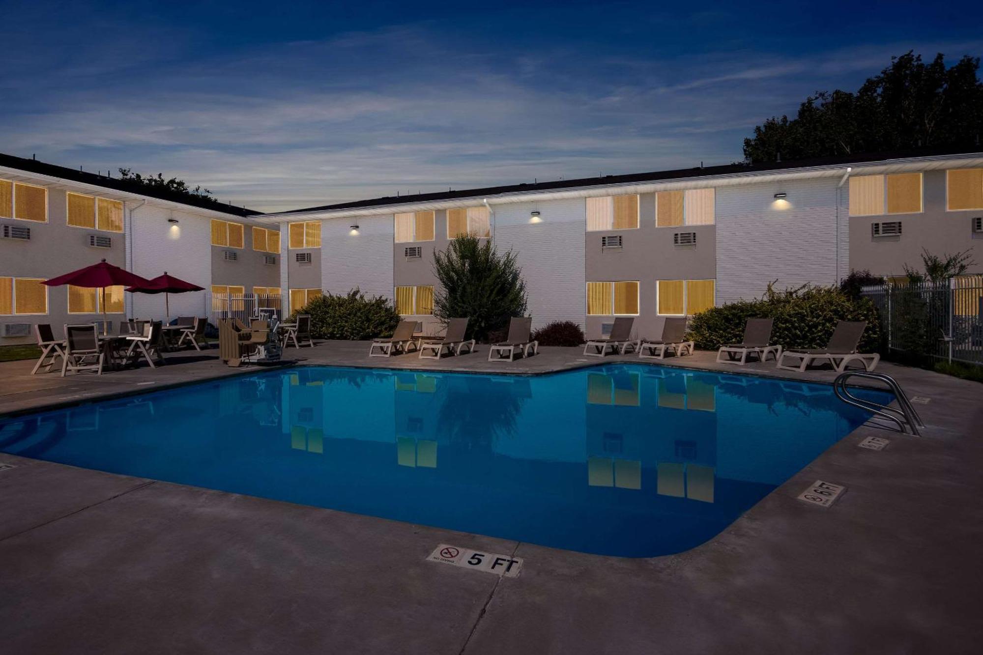 Econo Lodge Idaho Falls Eksteriør billede